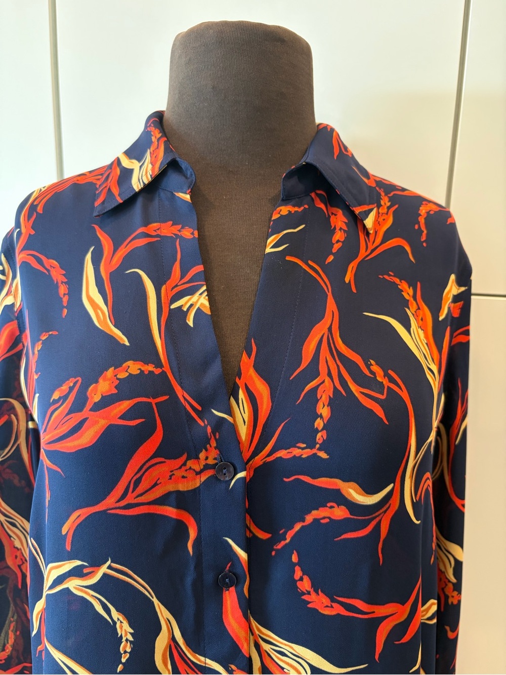 L’AGENCE 100% Silk Blouse Navy Abstract Floral Print Button Front Luxury Top XS